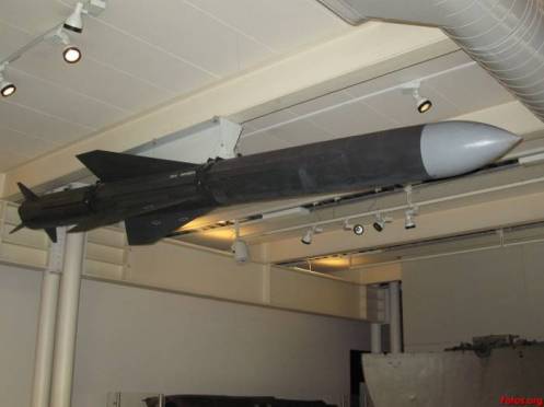 DEFENSA DE COSTA : SISTEMAS DE ARTILLERA AA Y MISILES  - Página 2 French-mm38-exocet-missile-aviones