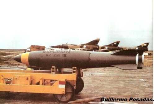 Bombas en la guerra de malvinas 39859_146808648669000_8247523_nssd