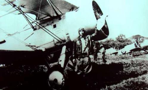 Curtiss Cyclone-Falcon con el Tte. Paz Soldán