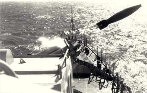 disparo bofors 6 bocas antisubmarino