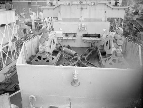 HMS_Loch_Fada lanzadores calamar